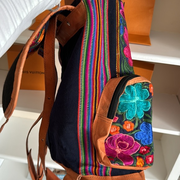 Bèelia Boutique floral genuine leather backpack embroidered blue pink Mexico - Picture 4 of 8